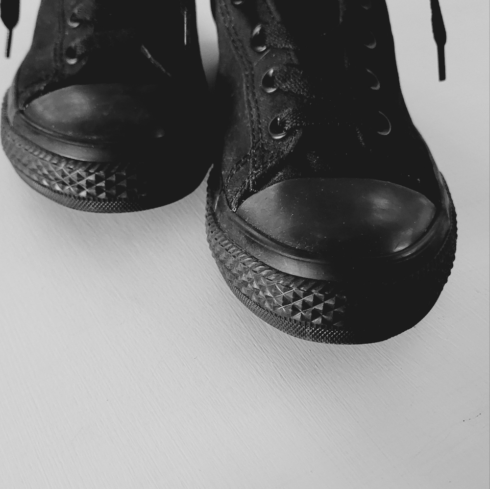 Black Converse size 4 youth One Star